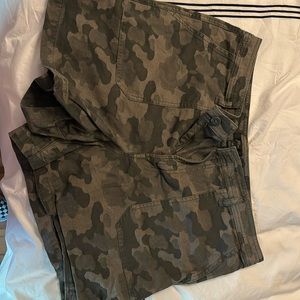 EUC J. Crew camouflage shorts size 14